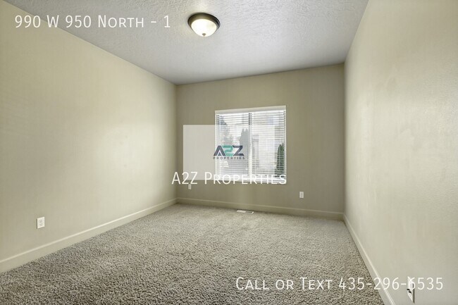 Building Photo - 990 W 950 N