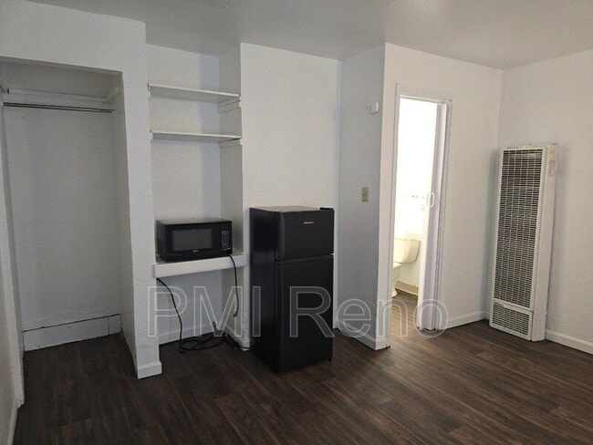 Building Photo - 140 E Victorian Ave