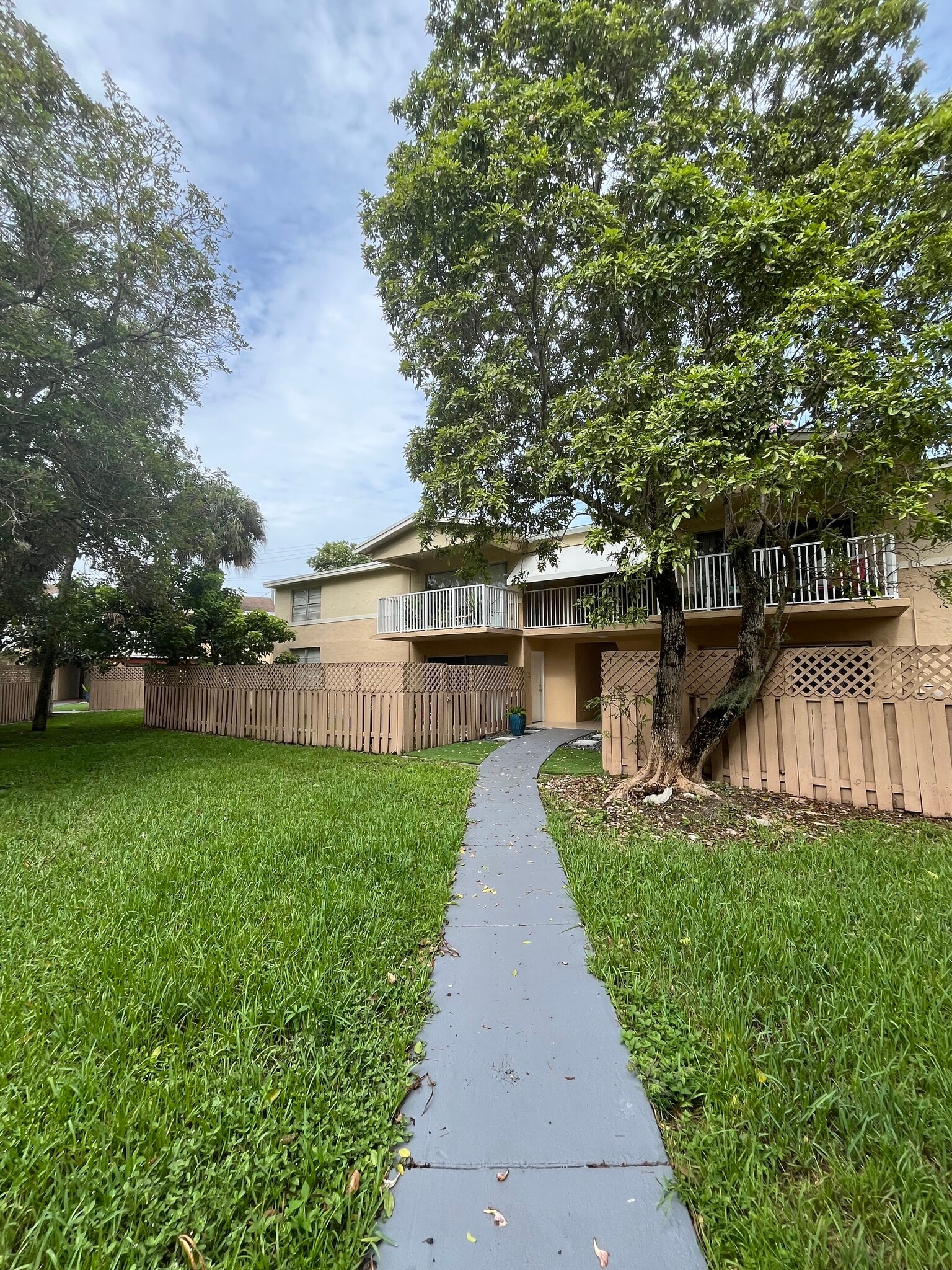 Building Photo - 4190 NW 79th Ave