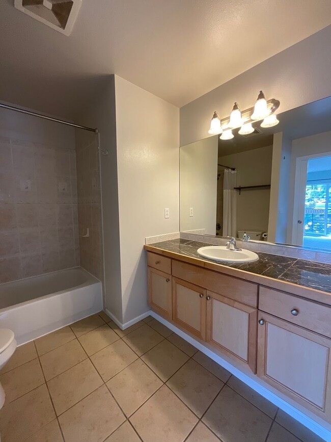 Building Photo - MAGNOLIA 3 BED, 1.5 BATH TOWNHOME FOR RENT...