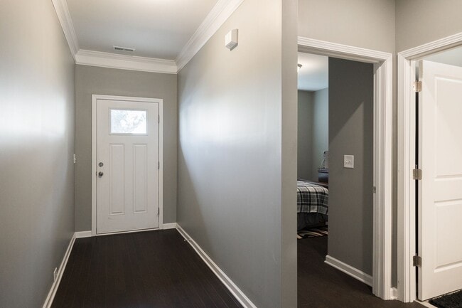 Building Photo - 1420 Day Dr