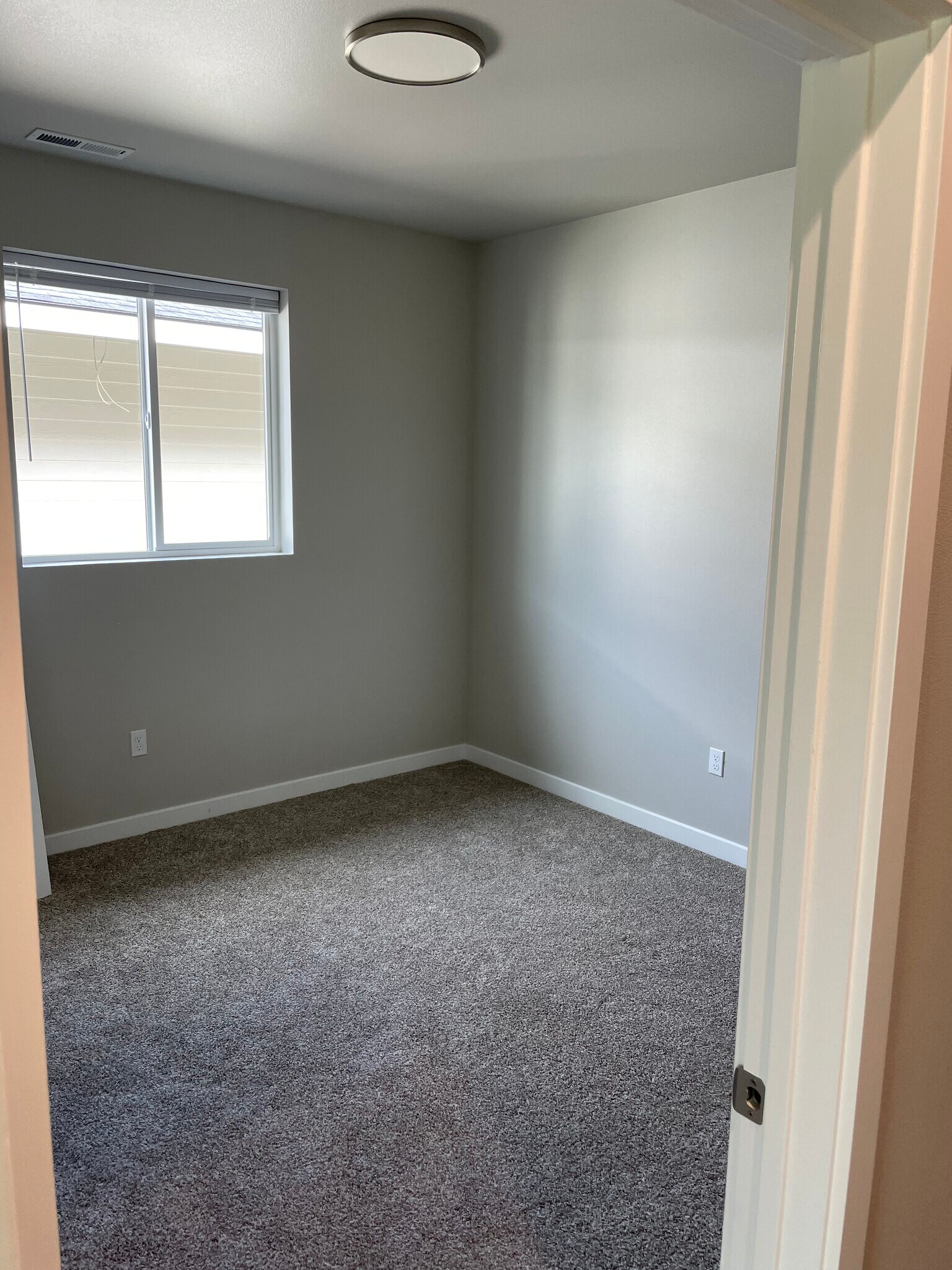 Building Photo - 6063 Murray Way NE