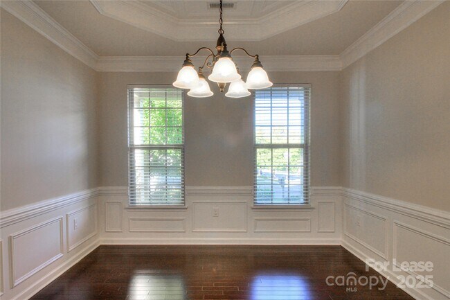 Building Photo - 1444 Ridgehaven Rd