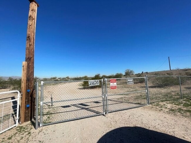 Building Photo - 21620 W Narramore Rd