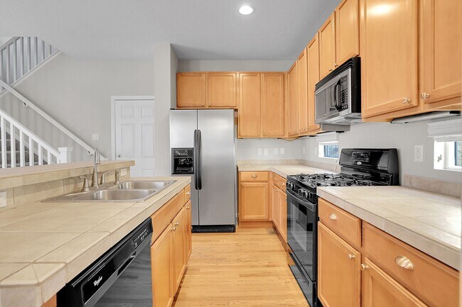 Building Photo - Central Park HOUSE for rent! 2 BLOCKS TO STANLEY MARKETPLACE