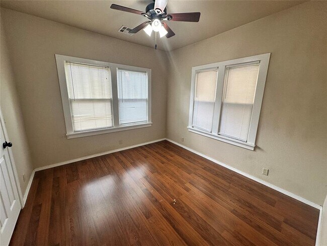 Building Photo - 750 Jenkins Ave