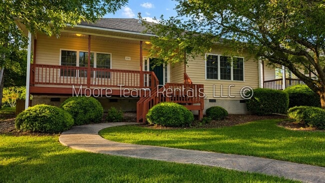 Building Photo - 250 Highland Golf Dr