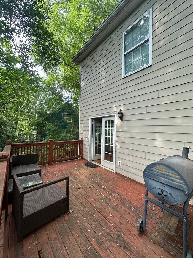 Building Photo - 250 Hodgson Dr