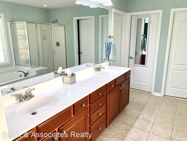 Building Photo - 5 br, 3 bath House - 1221 Hill Hollow Way