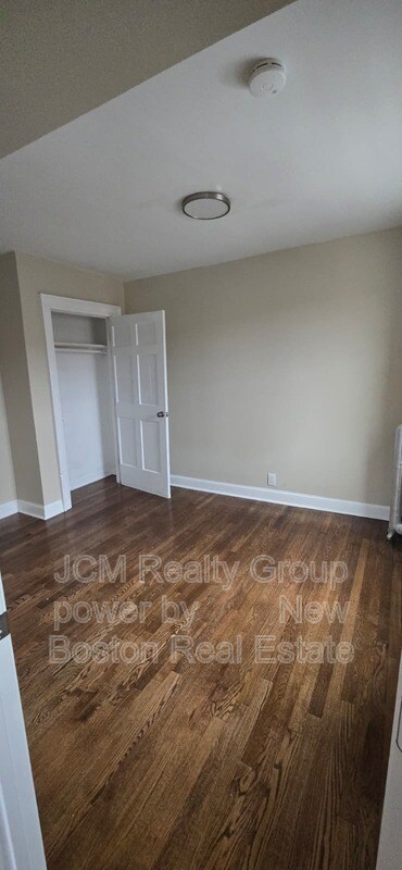 Building Photo - 86 Main St