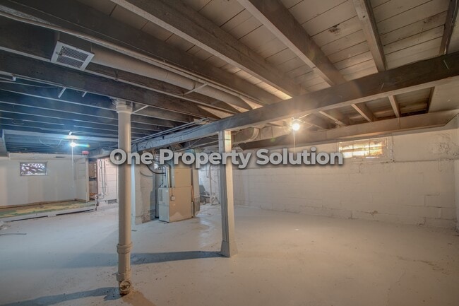 Building Photo - 407 Kenwood St