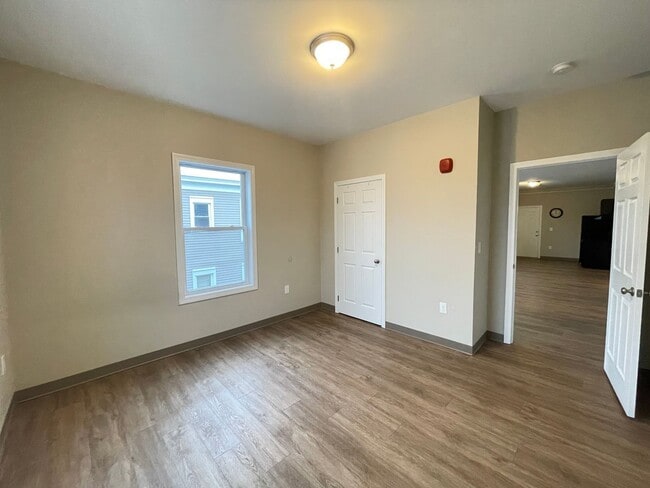 Building Photo - 463 Beech St