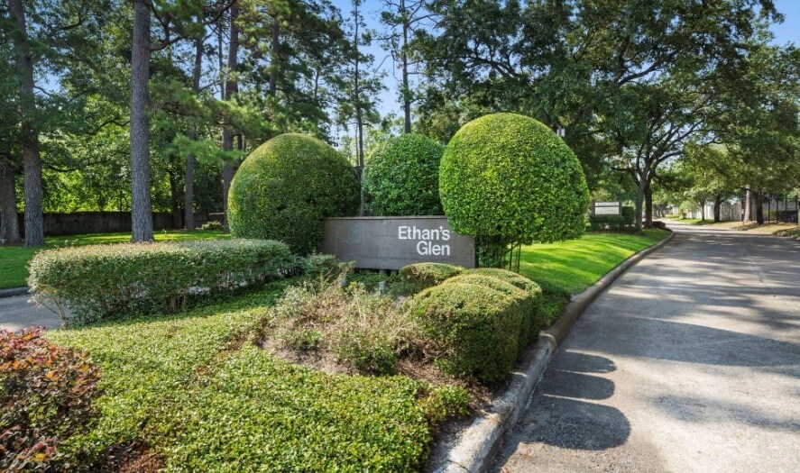 Entrance to Subdivision - 107 Litchfield Ln