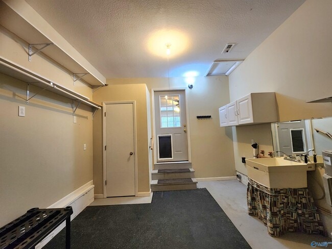 Building Photo - 6107 Trailwood Dr