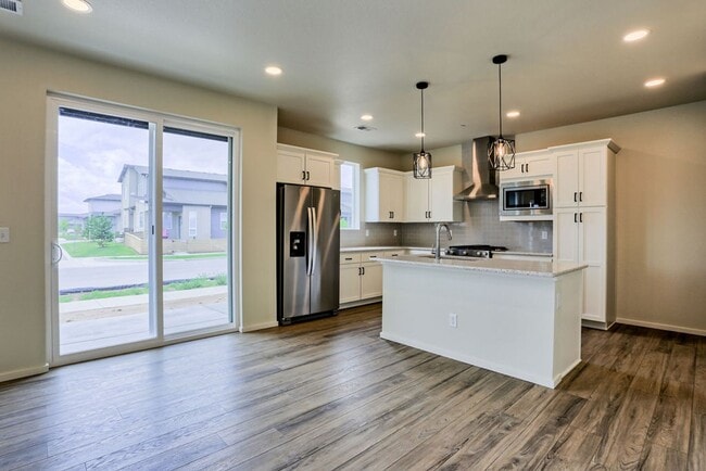 Building Photo - 4768 Champlain Dr