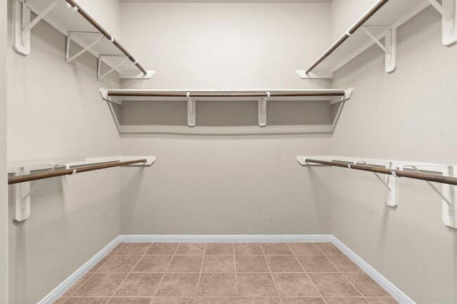 Building Photo - 2827 Lockeridge Oaks Dr