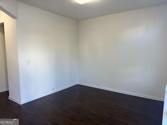 Building Photo - 2729 Heathrow Dr