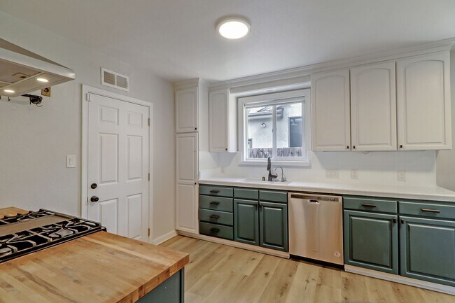Building Photo - Los Altos 4-Bedroom with Fireplace, EV Hoo...
