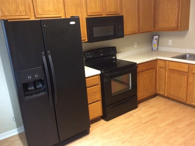 Building Photo - MUST SEE CHARMING HOME!