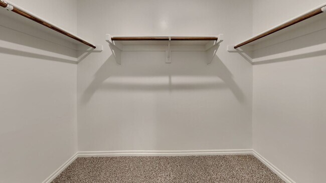 Building Photo - Very Nice 4 Bedroom 2 1/2 Bath in Yukon Schools + an office + bonus room