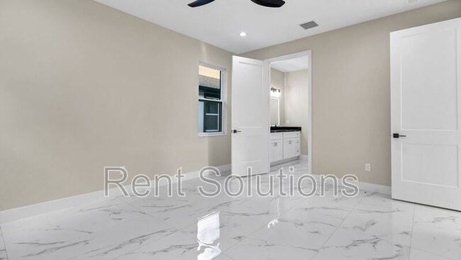 Building Photo - 2839 60th Ave N