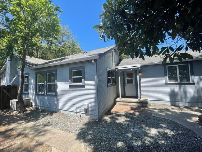 Building Photo - MASSIVE and Recently Renovated 3 Bed 2 Bath Home With Extra 1 Bed/Half Bath Bonus Cottage!