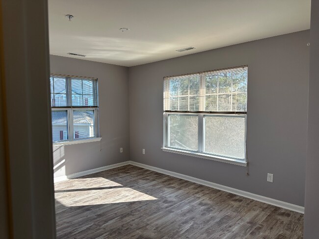 Building Photo - 18934 Shore Pointe Ct