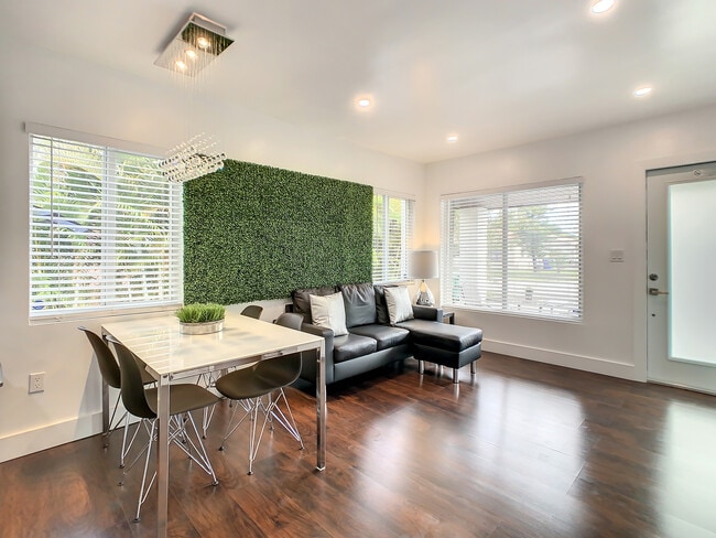 Building Photo - 2714 SW 36th Ave