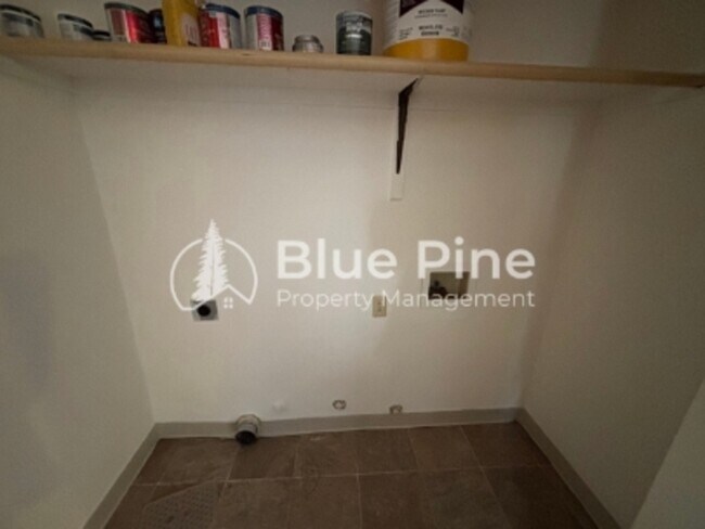 Building Photo - 2141 Meppen Dr