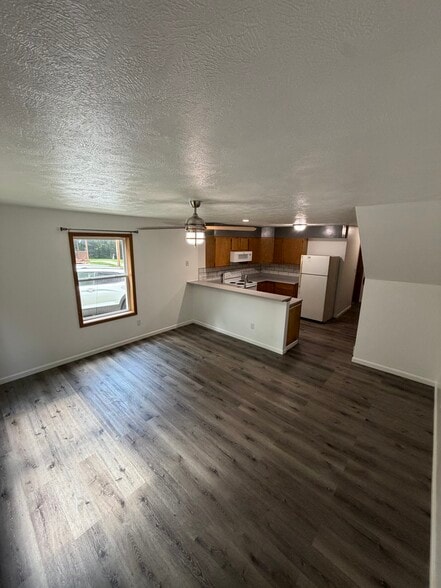 Living room - 938 Woodville Rd