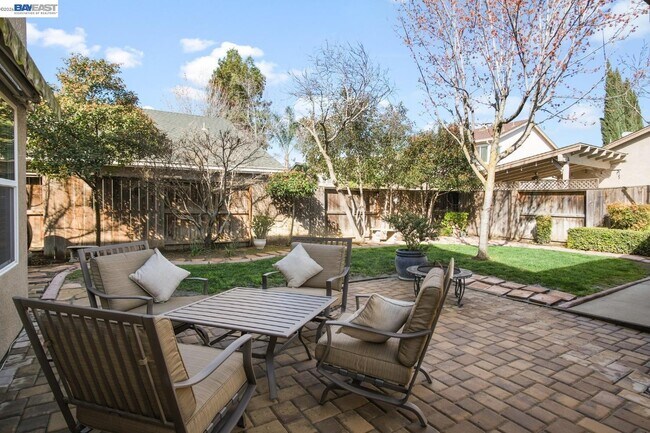 Building Photo - 2301 Mountain Springs Dr