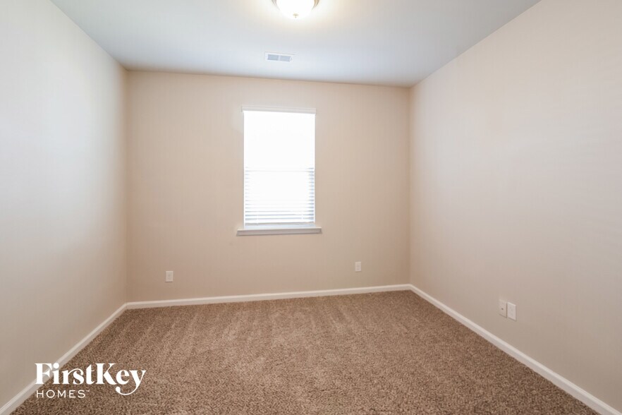 Building Photo - 590 Wayton Cir