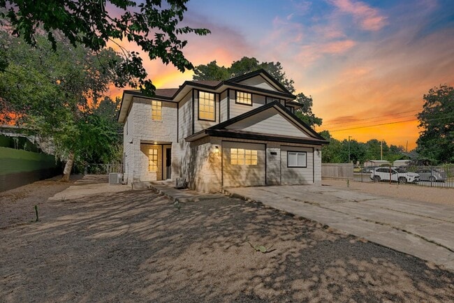 Primary Photo - Newly Remodeled Duplex Great Location!