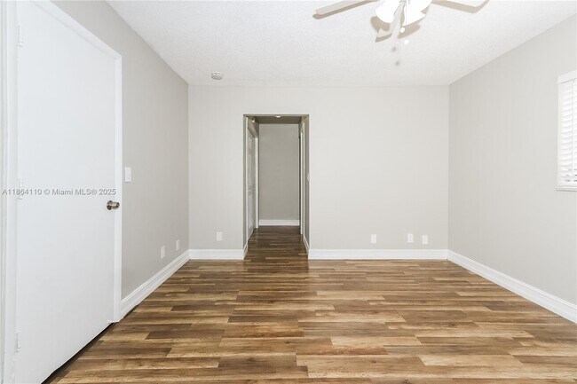Building Photo - 628 SW 18th Ave