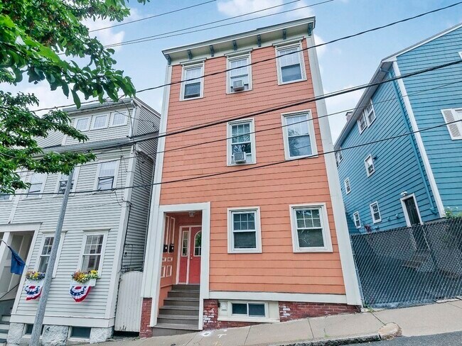 Building Photo - 48 Walker St