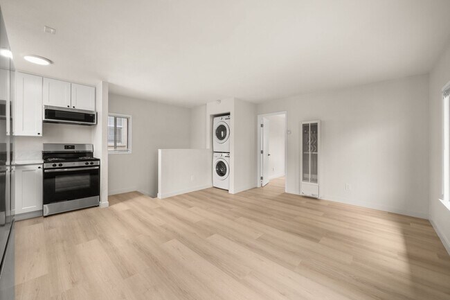 Building Photo - 35-35 Kennebec Ave