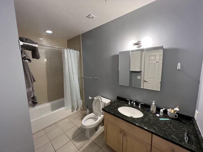 Building Photo - 1600 Arch St