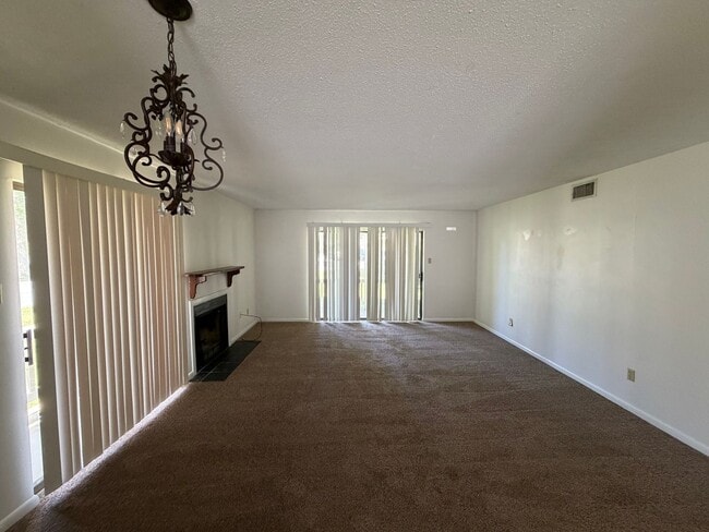 Building Photo - 101 Pine Forest Dr