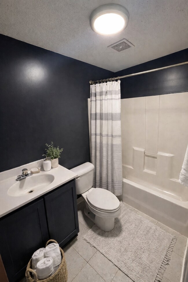 Building Photo - 3640 Fairmont Ave