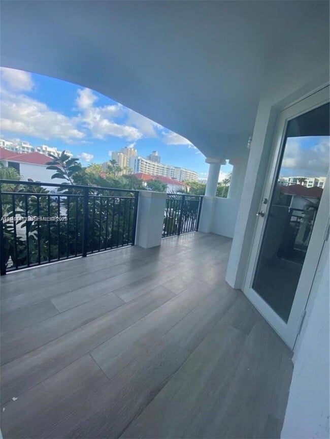 Building Photo - 3105 NE 184th St