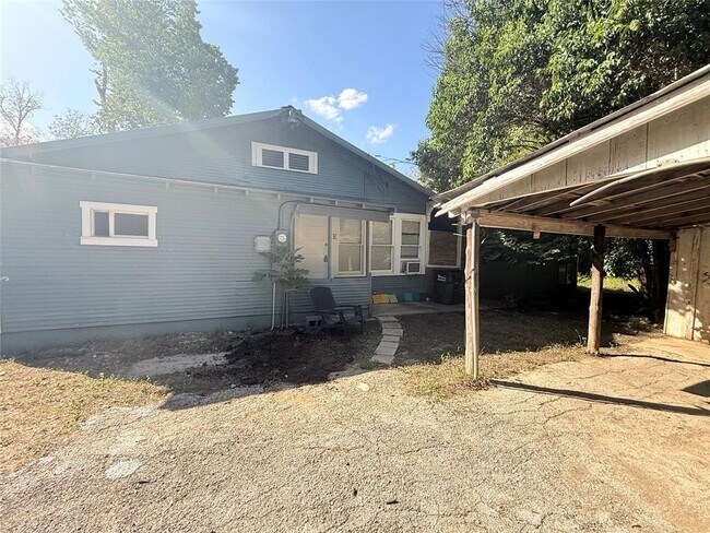 Building Photo - 126 Smith Ln