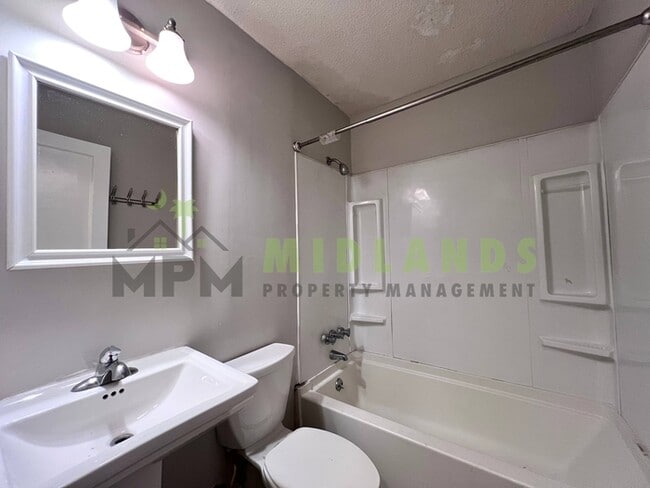 Building Photo - 4921 Dale Dr