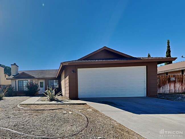 Primary Photo - 532 E Ave J 9