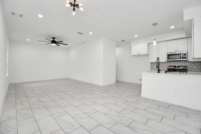 Building Photo - 9003 Prairie View Dr