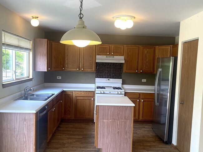 Building Photo - 779 Wildflower Cir