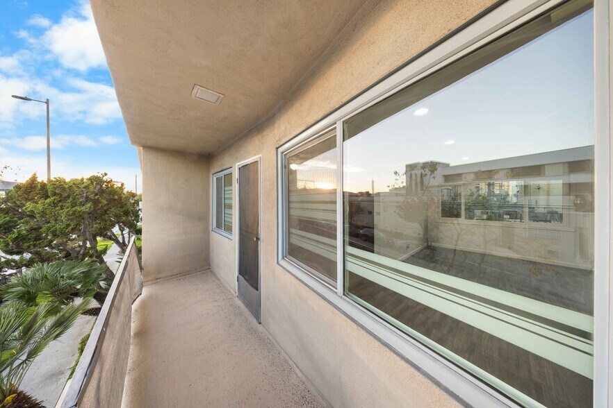 Building Photo - 211 E California Ave