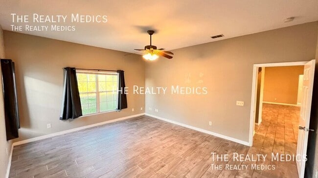 Building Photo - 3297 Tallwood Dr