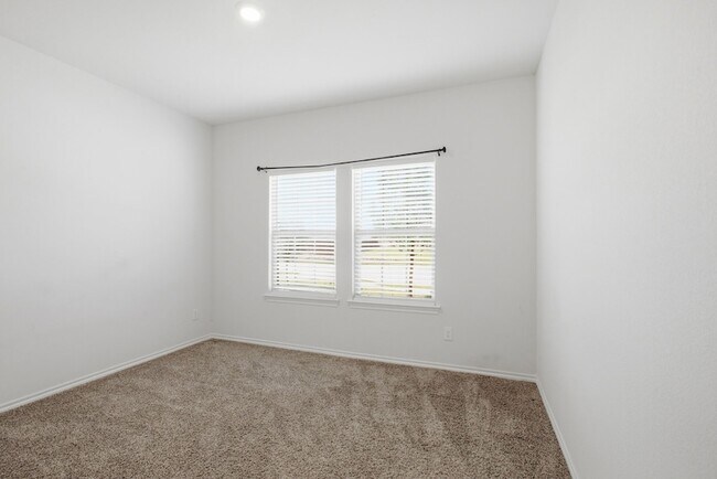 Building Photo - 1328 Broaddus Rd