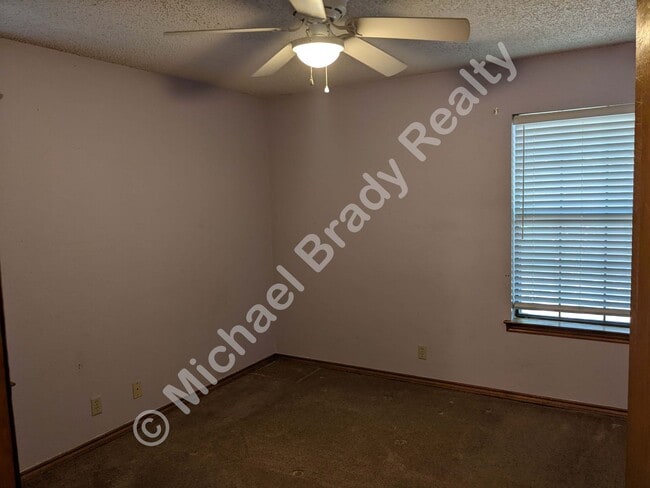 Building Photo - Beautiful home
