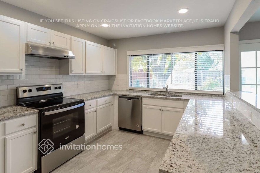 Building Photo - 425 Birchwood Dr